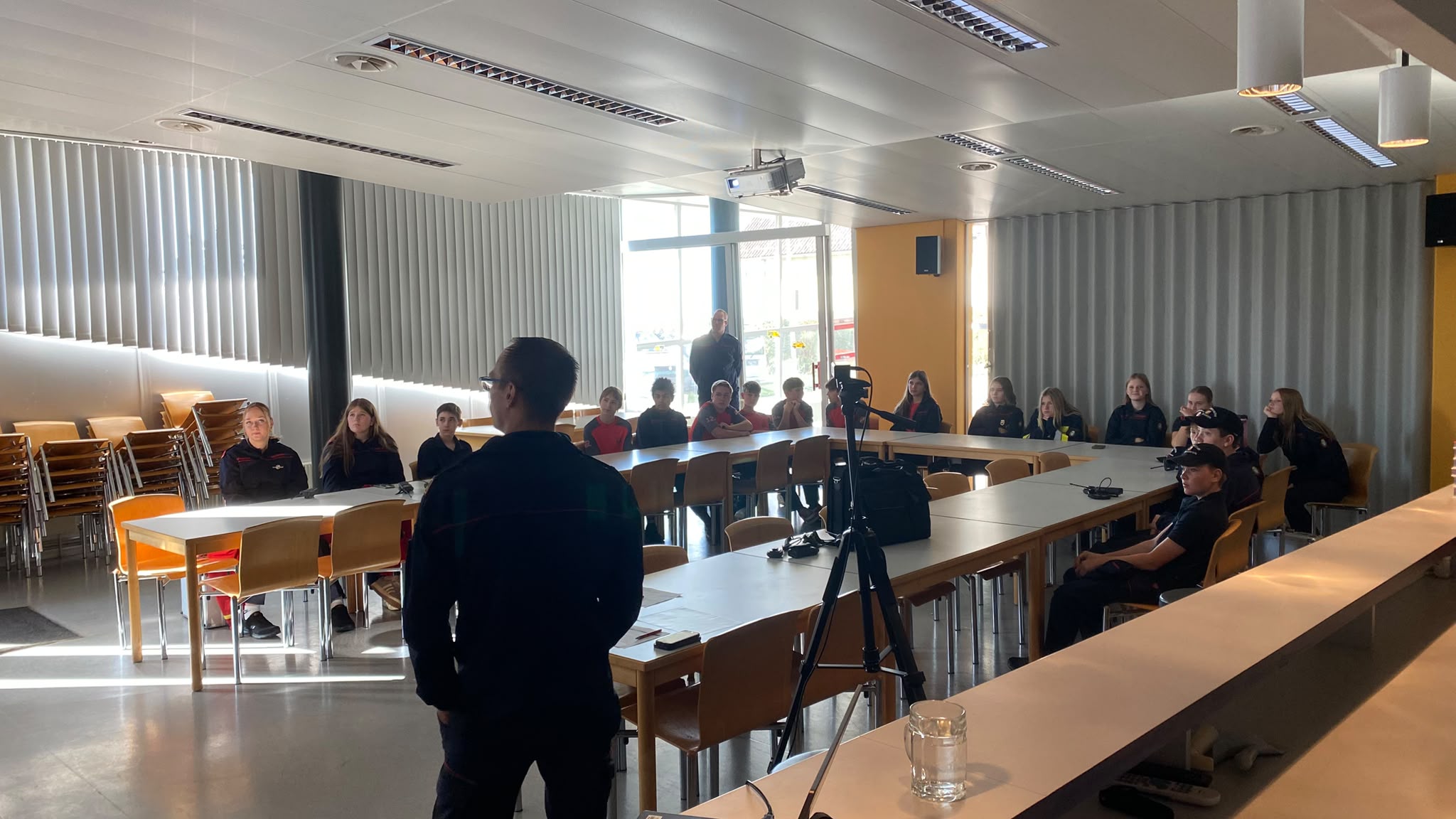 Read more about the article Funkgrundkurs im Feuerwehrhaus in Friedberg